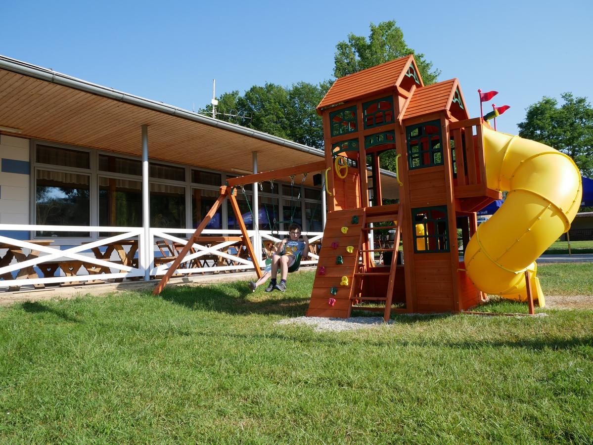 Camping Roznov Rožnov pod Radhoštěm Extérieur photo
